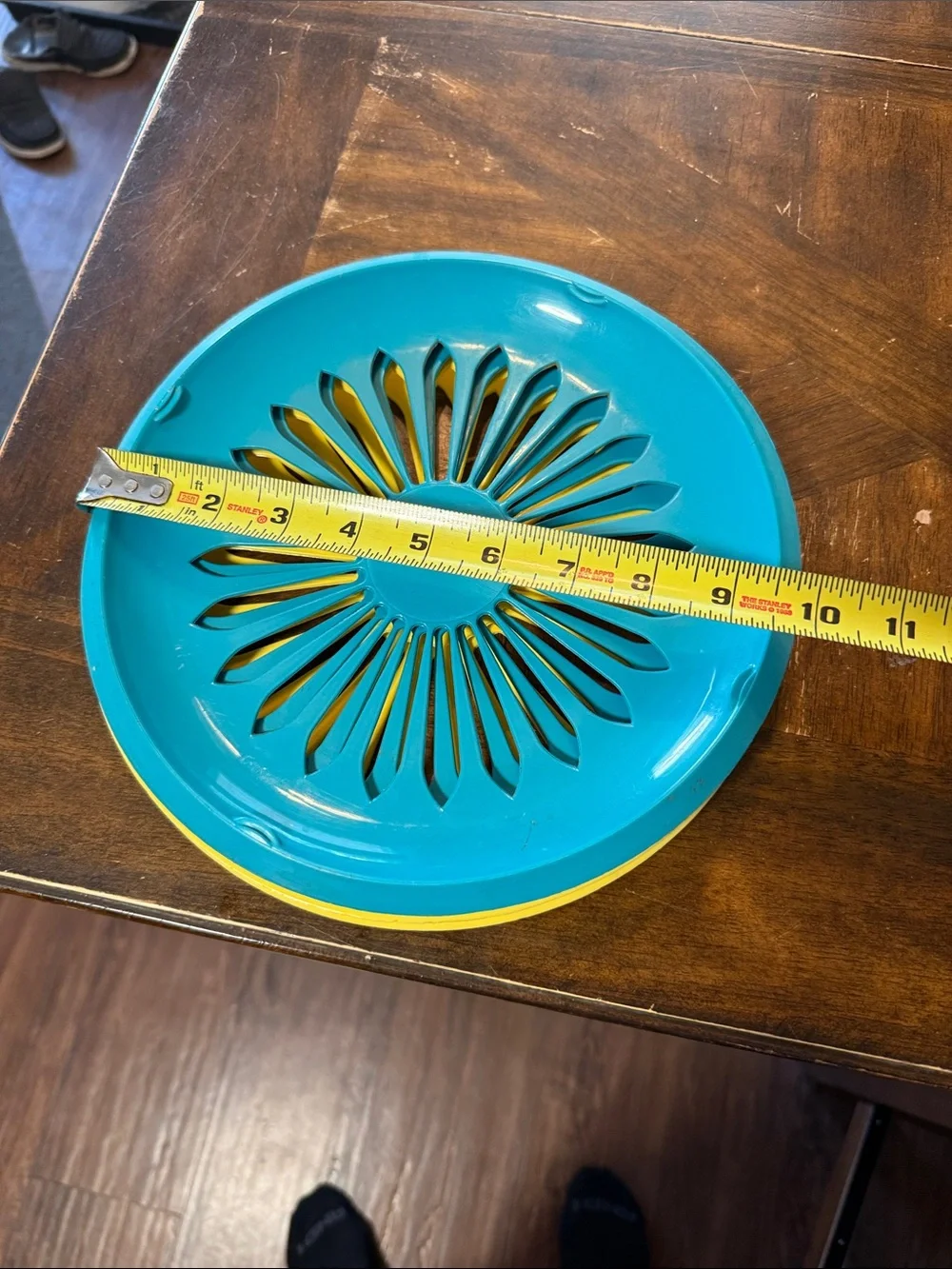 Yellow & Teal Decorative plastic paper plate holders - Set of 4